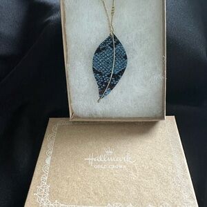 Hallmark canvas Blue snake like Leaf print Pendant Necklace NWT